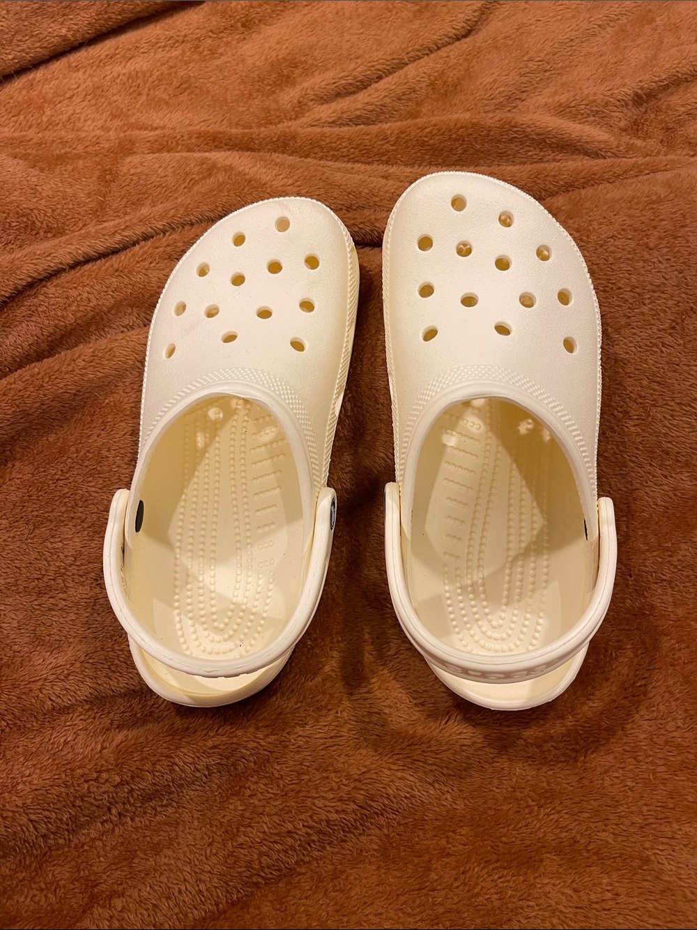 CROCS Classic Clog in Off-White/Cream